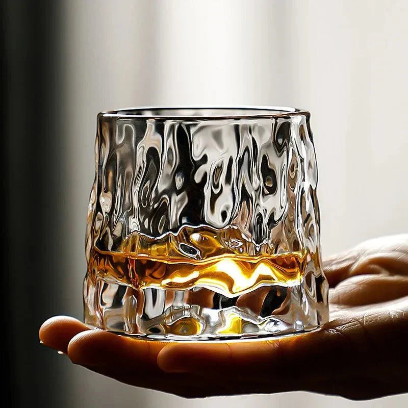 Skanto | Strukturiertes Whiskeyglas mit Welleneffekt