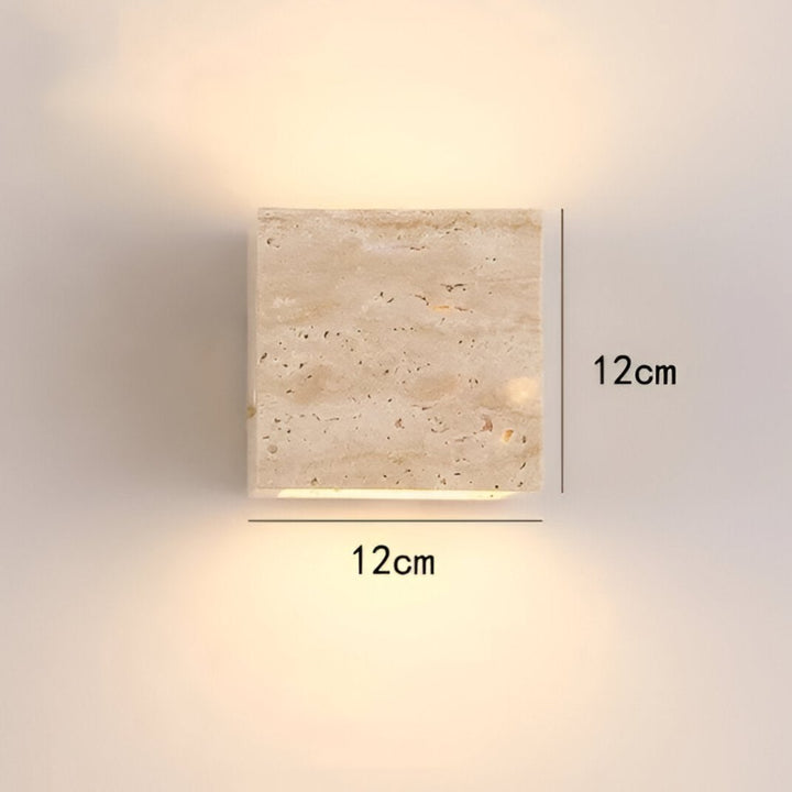 Skanto | Travertin-Wandlampe für eine warme und elegante Atmosphäre