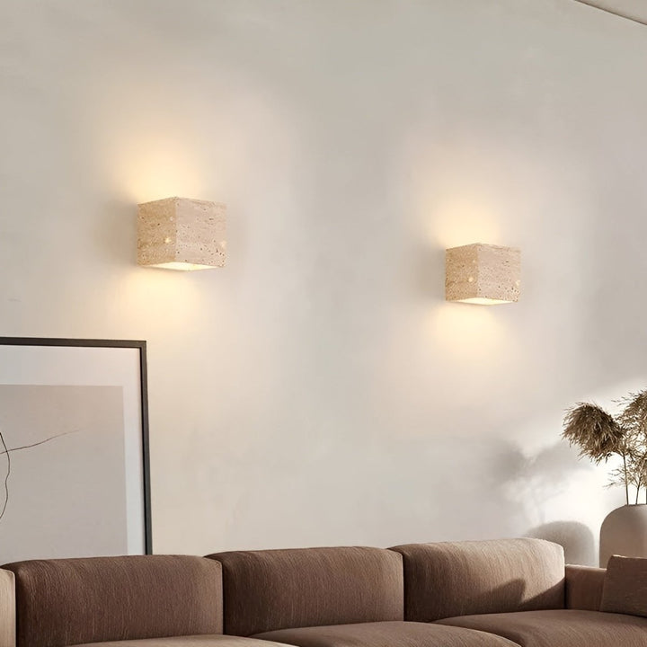 Skanto | Travertin-Wandlampe für eine warme und elegante Atmosphäre