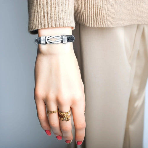 Skanto | Unisex Ewiger Liebesknoten-Lederarmband