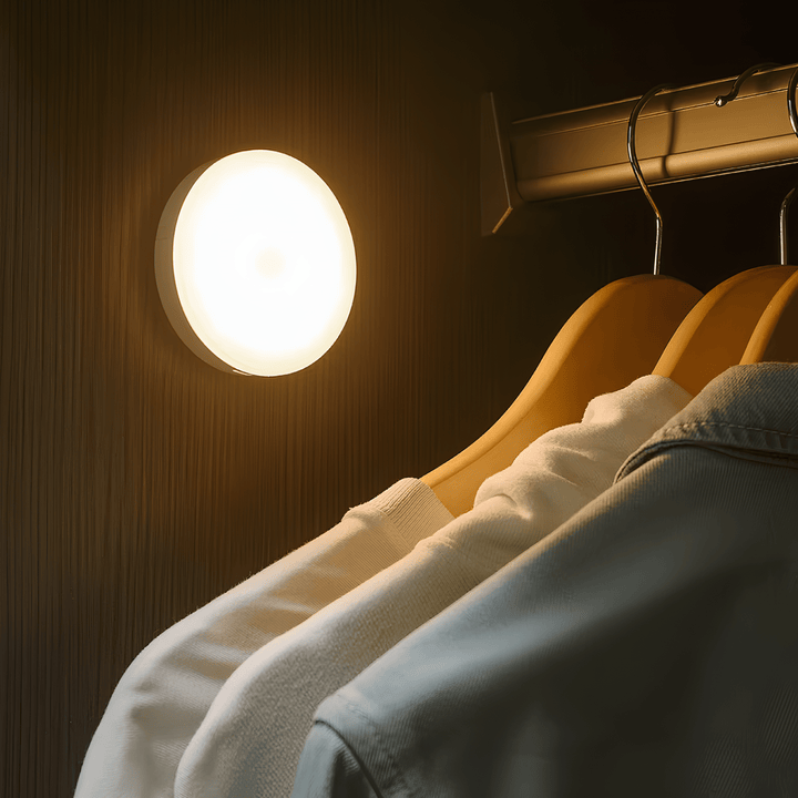 Skanto | Wiederaufladbare LED-Leuchte mit Bewegungssensor | Energiesparend, USB-wiederaufladbar & Ideal für Gehwege, Treppen, Kleiderschränke & Schränke