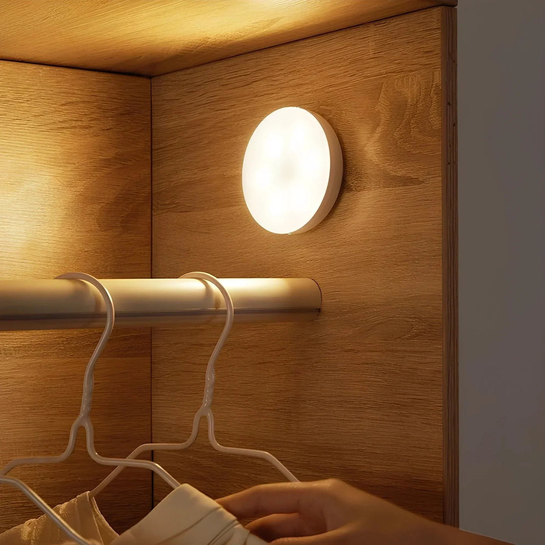 Skanto | Wiederaufladbare LED-Leuchte mit Bewegungssensor | Energiesparend, USB-wiederaufladbar & Ideal für Gehwege, Treppen, Kleiderschränke & Schränke