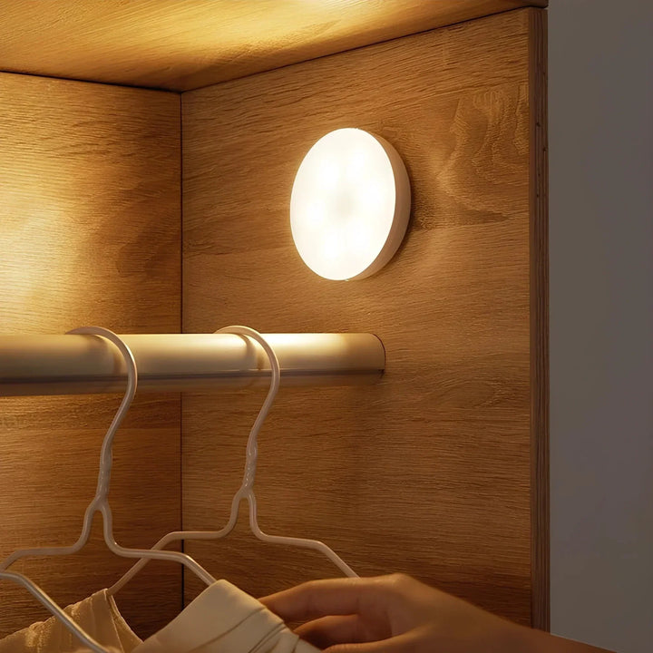 Skanto | Wiederaufladbare LED-Leuchte mit Bewegungssensor | Energiesparend, USB-wiederaufladbar & Ideal für Gehwege, Treppen, Kleiderschränke & Schränke