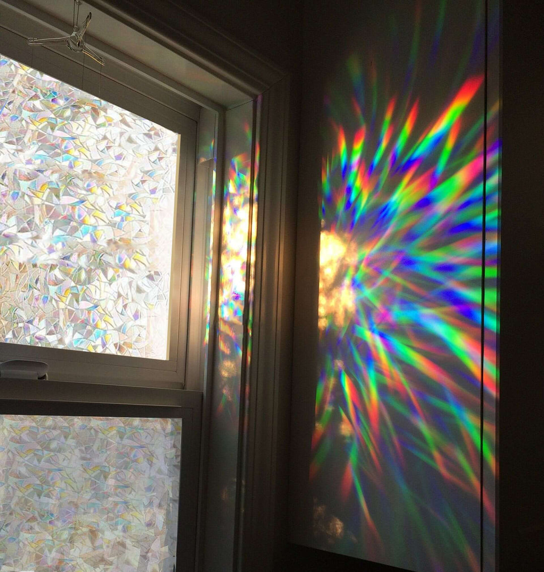 Skanto | Farbenfrohe Fensterfolie mit 3D-Regenbogen-Effekt