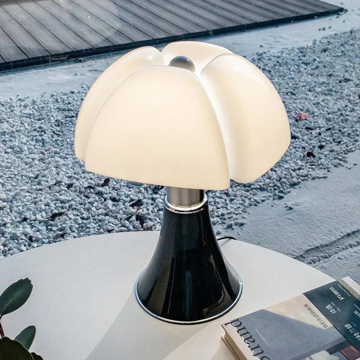 Skanto | FloraLuxe Designer-Blumen-Tischlampe | Stilvolle Beleuchtung für jeden Raum